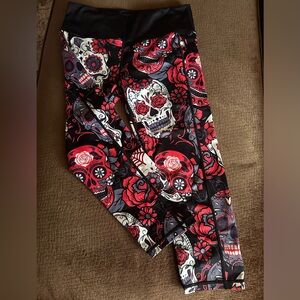 CVG Skull Workout Capris - Large